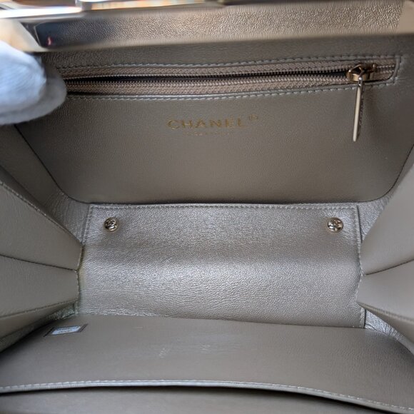 Chanel Rare Box Bag in Woven Rattan and Champaign Gold Leather - Picture 13 of 16